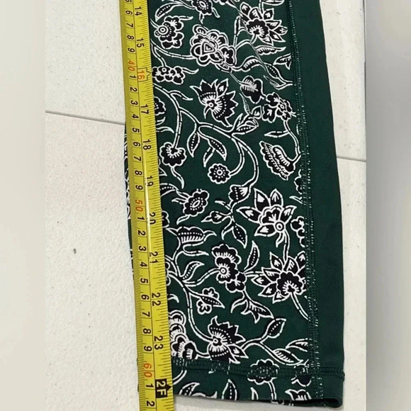 Athleta Floral Affirmation Kamala 7/8 Leggings Size Medium - Picture 5 of 5